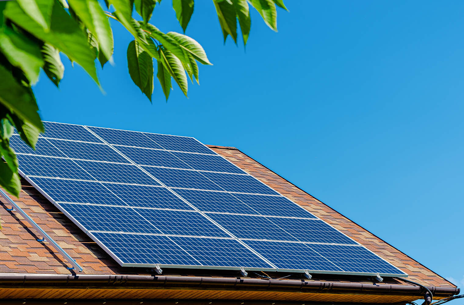 Com fer el manteniment de les plaques solars?